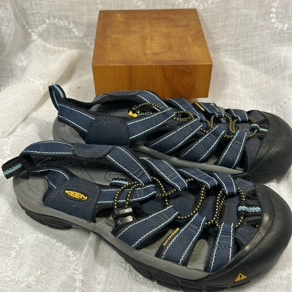 Keen waterproof Newport sandals almost new - Picture 9 of 11